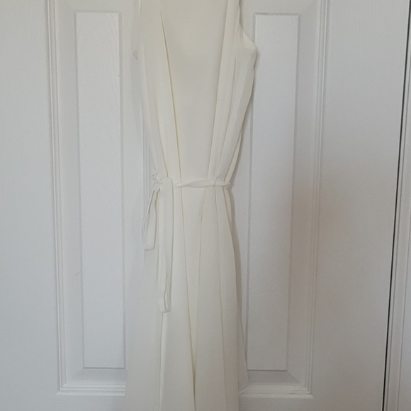 White flowy mini dress - Picture 2 of 3